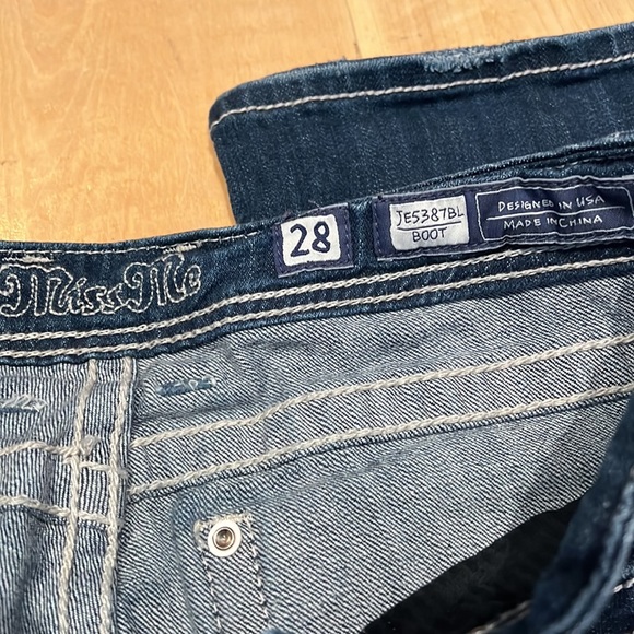 💚 Cute Miss Me Boot Cut Jeans! - Picture 4 of 7